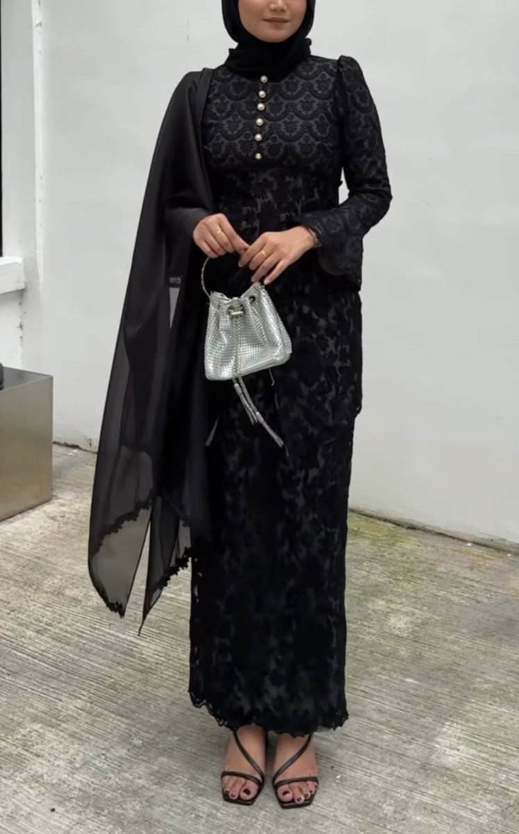 qtpilove's tweet photo. baju raya modern with minimalist embroidery and sulam touch that start range RM100 and free shipping 🫶🏻

A thread 🧚🏻‍♀️ https://t.co/nbvul3G6Jd