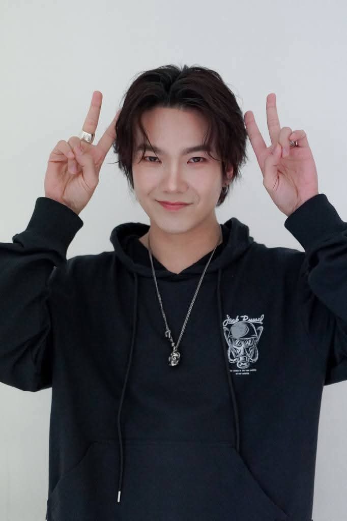 Build_MyanmarFC's tweet photo. NETIZENS MHMA 2025 | [15/03/2025] 

Let’s vote for our Biu

🔁 100 RTs = 100 Votes
50rps = 50Votes

I vote @JakeB4rever #NETIZENSCHOICE #BuildJakapan for Most Handsome Man Alive #MHMA2025 #MHMA2025BuildJakapan @thenrepor https://t.co/UPUTXU4AUM