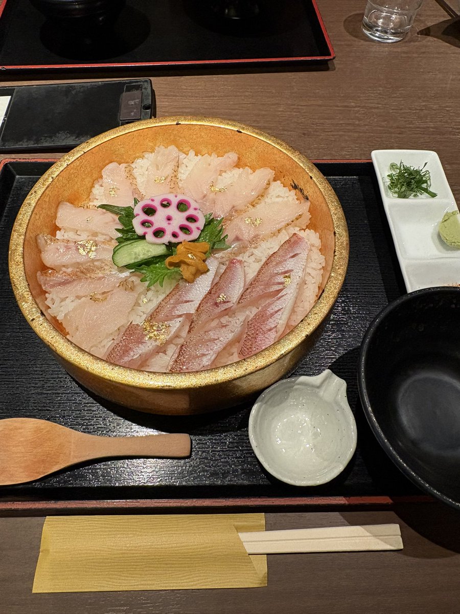 ageimo_'s tweet photo. 金沢美味かった https://t.co/BHWHDtL2qK