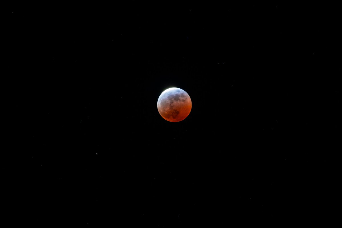 Severus_JC's tweet image. Incase anyone missed the #LunarEclipse. First image is very light edits just to fix lighting.

🙏🌛