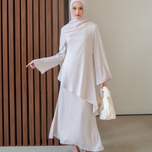 kkyuupinkk's tweet photo. yang mau pake one set buat lebaran, aku spill ni beberapa koleksinya yang masih aman stoknya 🤩🌻 https://t.co/v40MZpEZVT