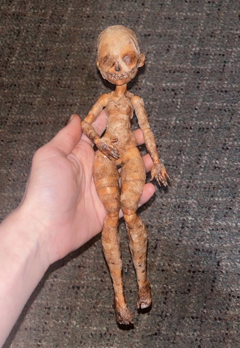 acridoid's tweet photo. ok base is basically done now i have to figure out how to do a faceup on a mummified corpse https://t.co/6yrWdCrrlj