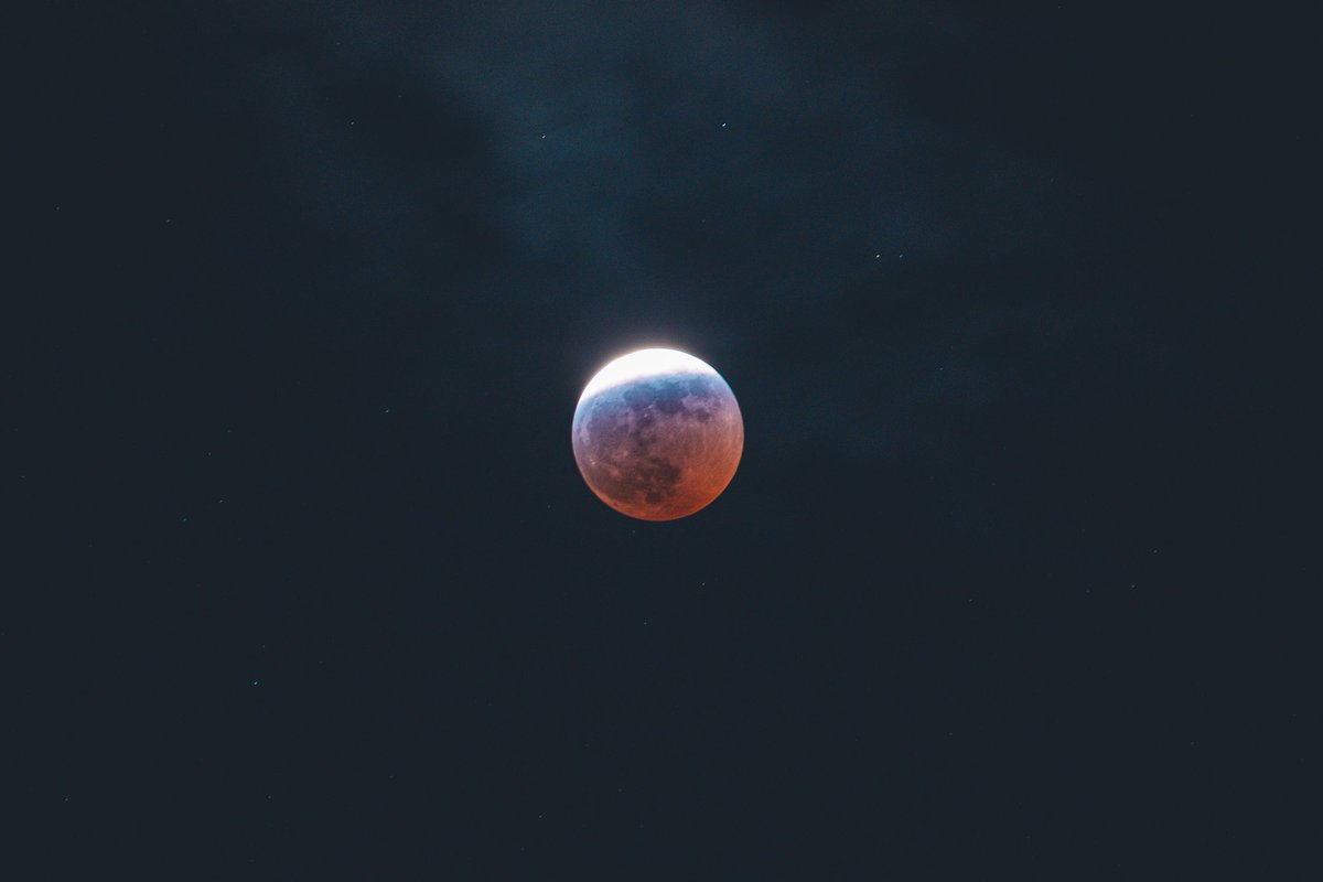 Severus_JC's tweet image. Incase anyone missed the #LunarEclipse. First image is very light edits just to fix lighting.

🙏🌛