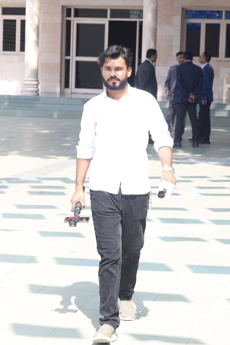Garun kumar (@garunkumar27314) on Twitter photo बहुजन मीडिया के एक सच्चे सिपाही
<a href="/BMissionTV_/">B Mission TV</a> के संचालक बड़े भाई <a href="/vishalbmissiont/">Vishal Kumar official</a> जी को उनके जन्म दिवस की बहुत बहुत बधाई एवं मंगकामनाएं बहुजन मीडिया के एक सच्चे सिपाही
<a href="/BMissionTV_/">B Mission TV</a> के संचालक बड़े भाई <a href="/vishalbmissiont/">Vishal Kumar official</a> जी को उनके जन्म दिवस की बहुत बहुत बधाई एवं मंगकामनाएं