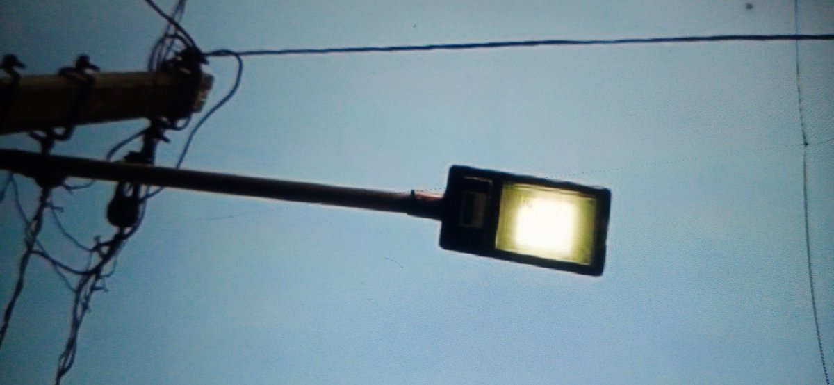 ramanan17051335's tweet photo. @MoosaniMar82984 @HMWSSBOnline Sir one side poles is thair it is working  another side thaire is no street light poles https://t.co/UZXAzhqUZu