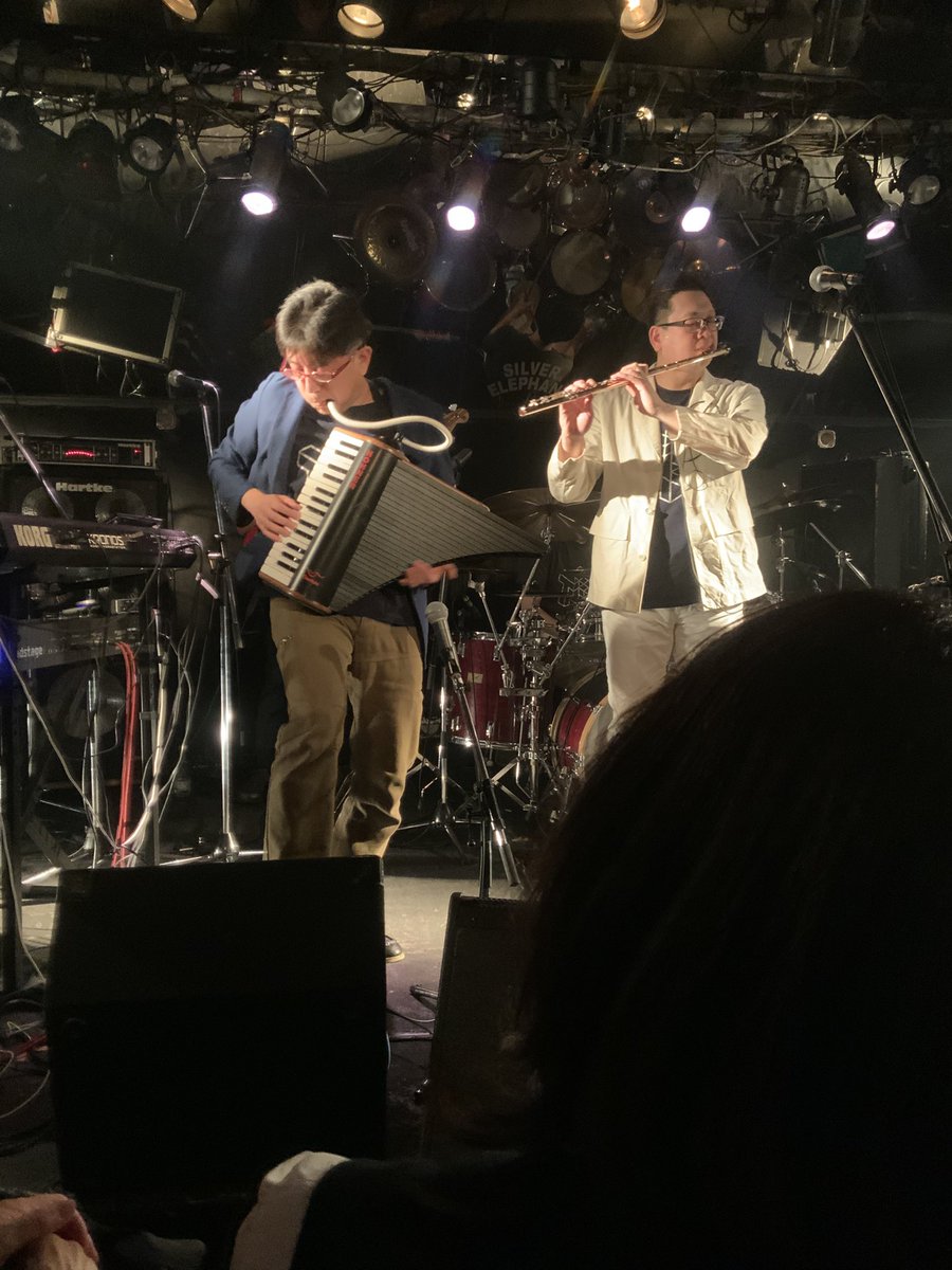 kenken_js's tweet photo. 今更ですがプログレサーキット行きました。
TEE
イマケンさんのフルートかっこいいですね。
「Col de L’Iseranのコーラス、３声なのでお好きなパートを歌って下さい」一番上以外は無理…。この曲とSirocco Chase が好き。
ファーストアルバムは乗り物コンセプトなのでしょうか。 https://t.co/Q7siPLyFdd