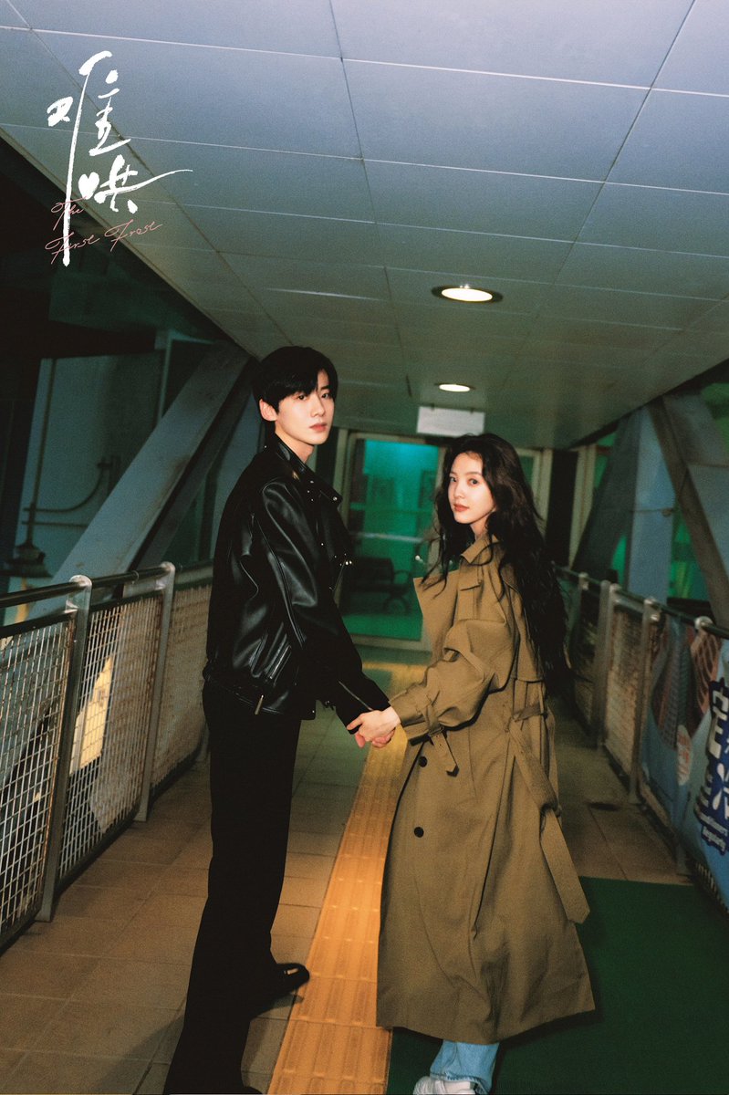 dramapotatoe's tweet photo. The currently airing modern romance drama #TheFirstFrost releases pics of Bai Jingting and Zhang Ruonan 

More - https://t.co/8ExU18NjJz

#难哄 https://t.co/wUcF43WHGT