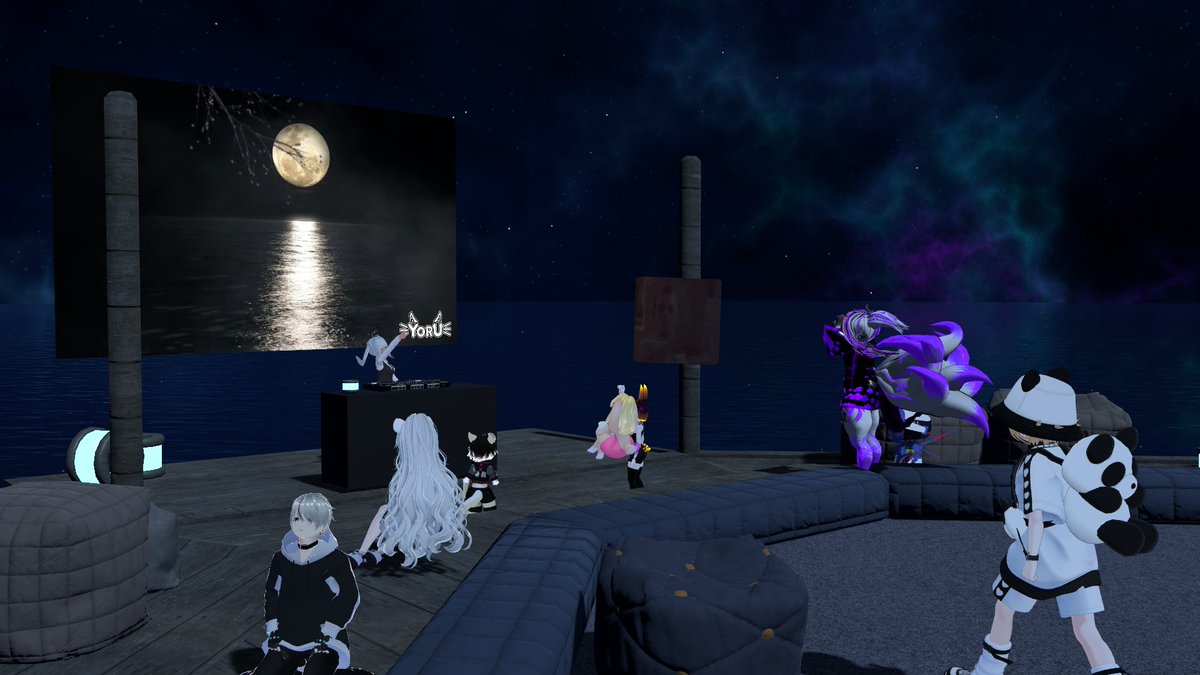 TY555888's tweet photo. まったり~♪
#Restwith #VRChat https://t.co/WEAqcUCzEE