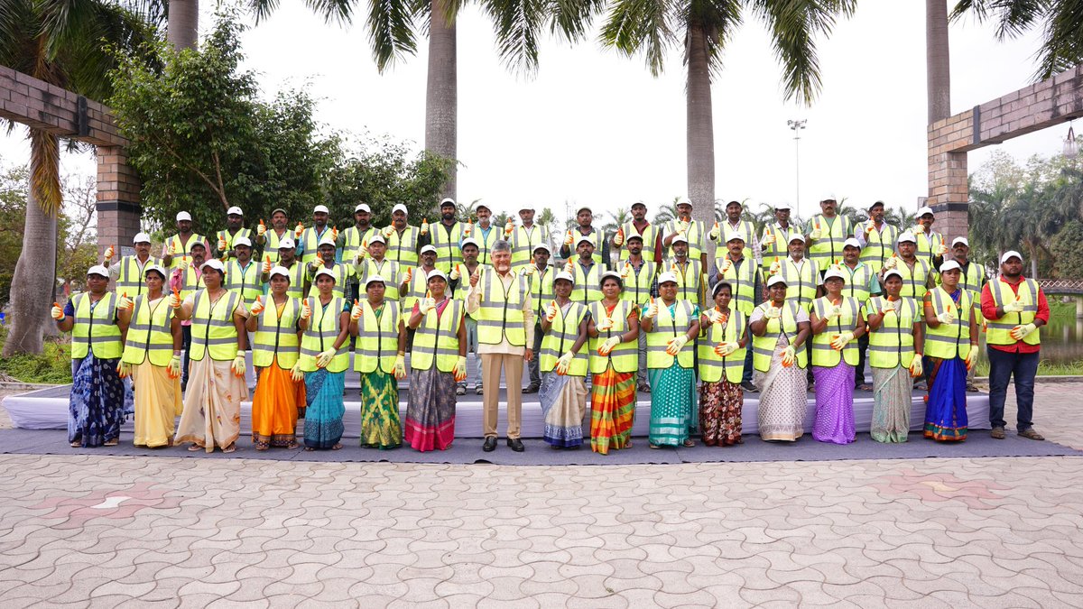 ncbn's tweet photo. Team Tanuku is ready 👍

#SwarnaAndhraSwachhAndhra
#MyCleanAP https://t.co/F48OTPtfsn