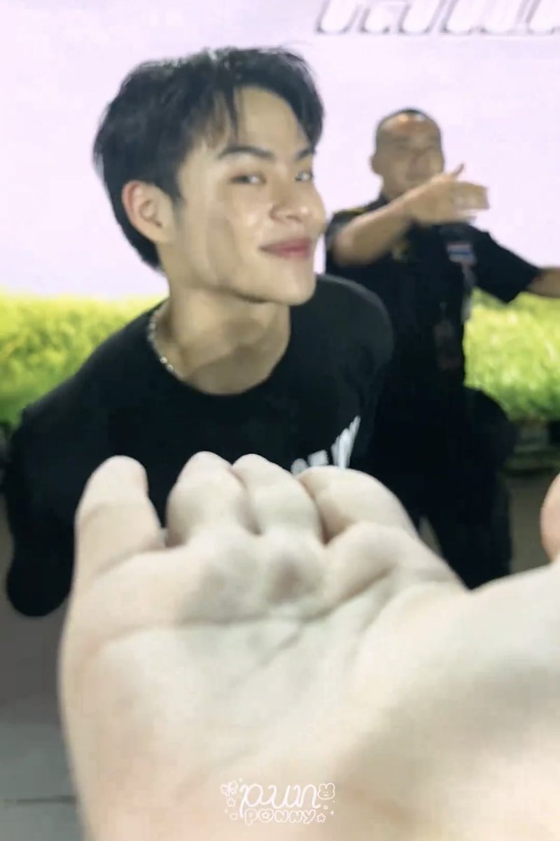 Punponny's tweet photo. จากใจเมนเน้ก อยากบอกว่า

ไม่ว่าเตงๆจะเมนใครอยู่ อยากให้เอ็นดู เลี้ยงมาร์คคริสกันเยอะๆน้า he's number one bokbak in my eyes จริงๆ 🥹🏆

#BUS_LIGHTTHEWORLD_D1
#MARCKRIS https://t.co/KlNdUbOxse