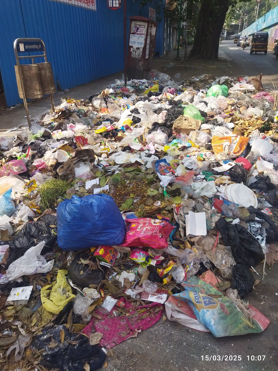 dharamendranar1's tweet photo. @TMCaTweetAway @SwachSurvekshan @SwachhBharatGov @SwachhMaha_22 @PIB_India @CMOMaharashtra @MoHFW_INDIA @MoHUA_India @moefcc Location: Opposite Babubhai petrol pump, in front of MTNL gate, Uthalsar. Garbage not cleared for last 3 days and water wastage not stopped for last 3 months. Sir @Dev_Fadnavis @CMOMaharashtra please intervene. https://t.co/JTTu5zGBIM