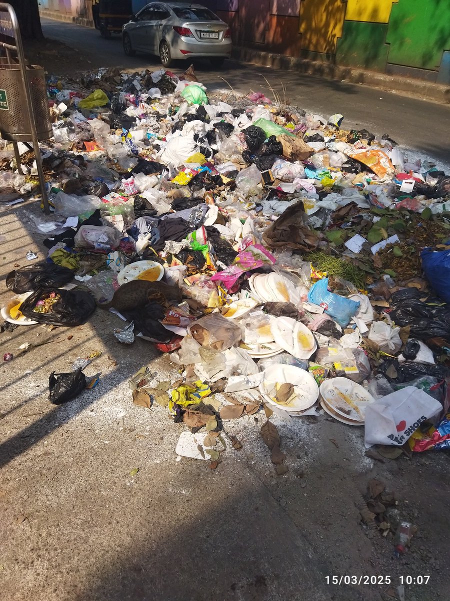 dharamendranar1's tweet photo. @TMCaTweetAway @SwachSurvekshan @SwachhBharatGov @SwachhMaha_22 @PIB_India @CMOMaharashtra @MoHFW_INDIA @MoHUA_India @moefcc Location: Opposite Babubhai petrol pump, in front of MTNL gate, Uthalsar. Garbage not cleared for last 3 days and water wastage not stopped for last 3 months. Sir @Dev_Fadnavis @CMOMaharashtra please intervene. https://t.co/JTTu5zGBIM