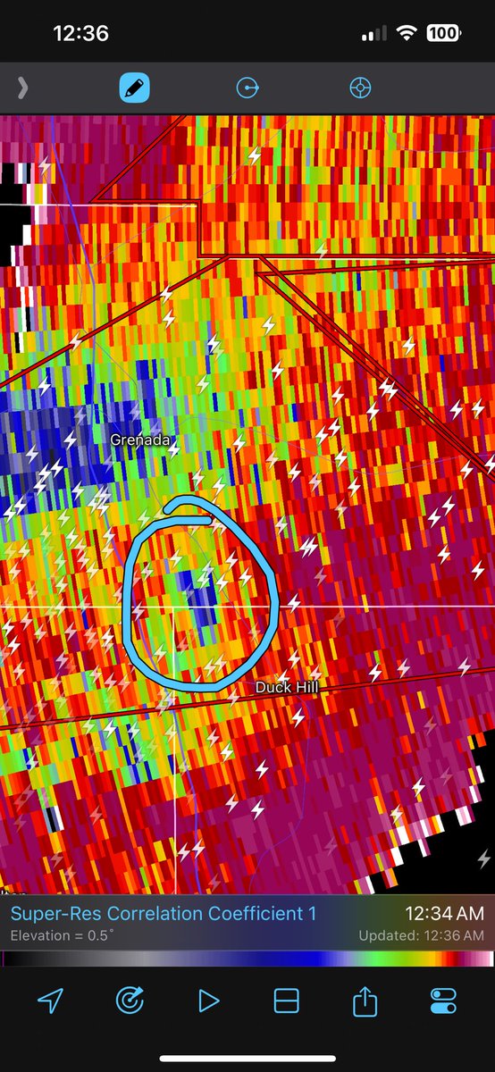 CC_StormWatch's tweet photo. Wake anyone up in or east of Grenada! A large and destructive #tornado is moving into the area and likely doing significant damage. #MSwx https://t.co/3ibazALtHD