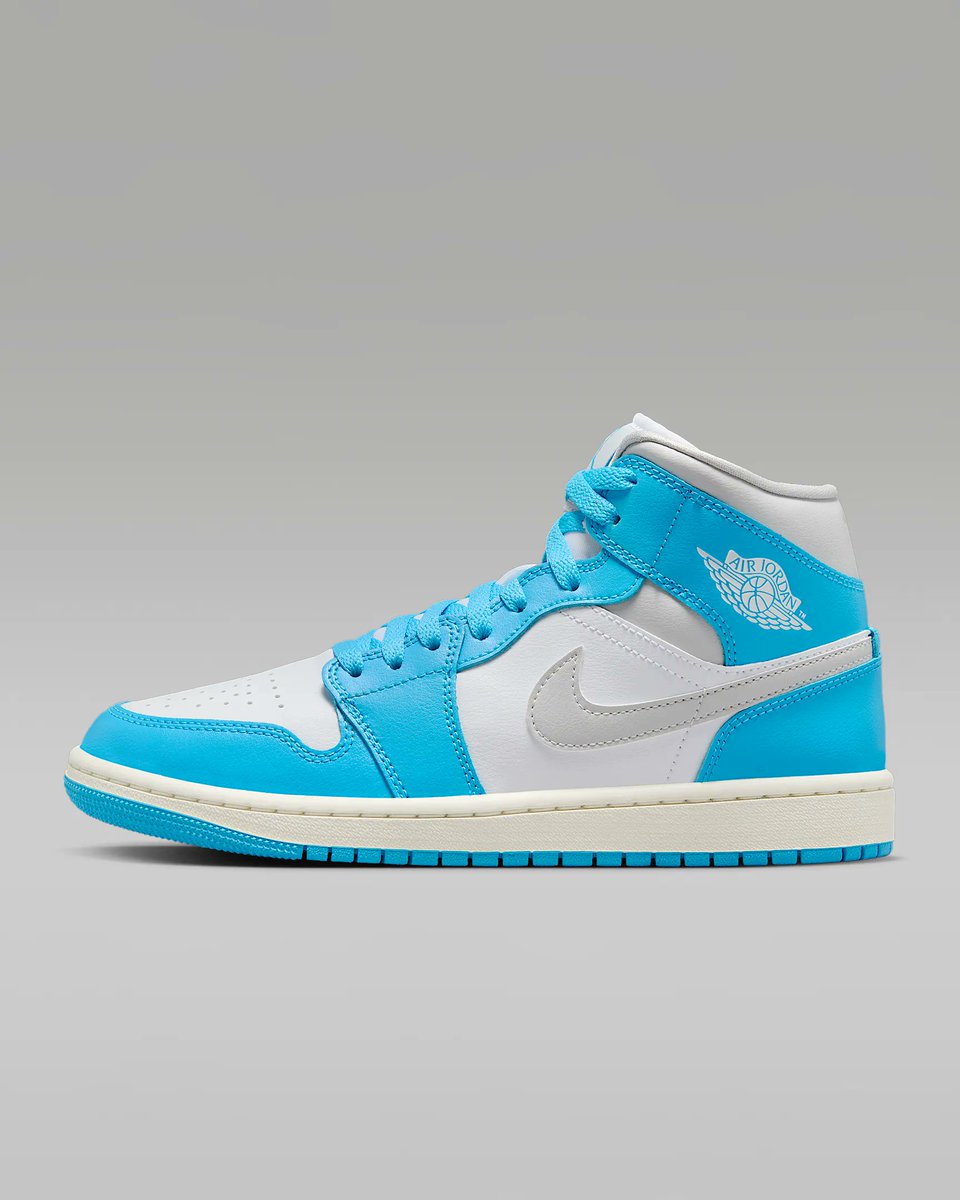 SneakerScouts's tweet image. Women's Air Jordan 1 Mid 'Dark Powder Blue' 

Available via @nikestore |$125| #ad @Jumpman23 

&amp;gt;&amp;gt;&amp;gt; ow.ly/FM5p50Vb0a7