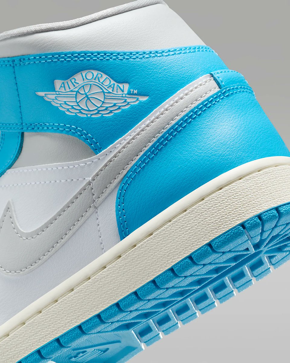 SneakerScouts's tweet image. Women's Air Jordan 1 Mid 'Dark Powder Blue' 

Available via @nikestore |$125| #ad @Jumpman23 

&amp;gt;&amp;gt;&amp;gt; ow.ly/FM5p50Vb0a7