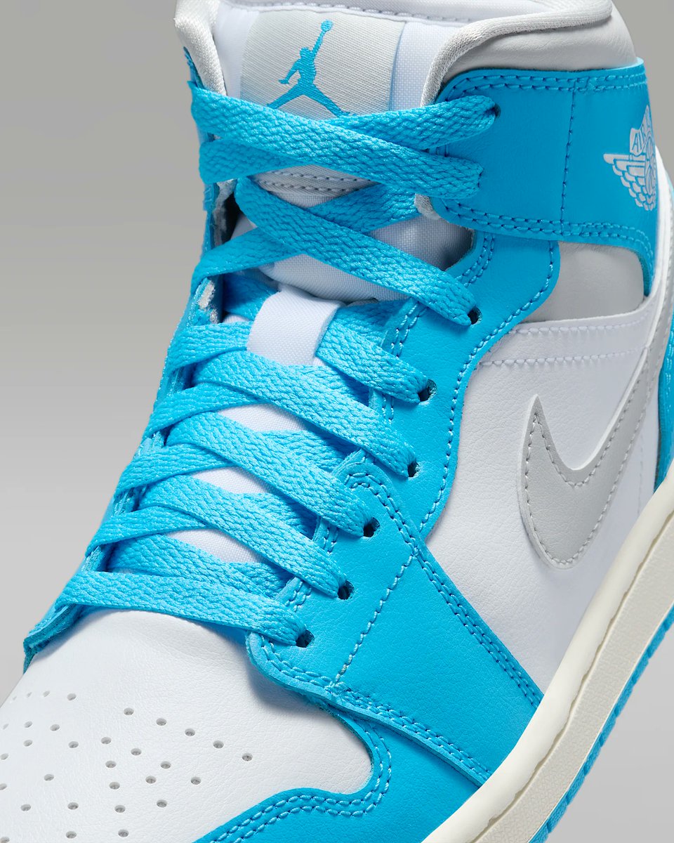 SneakerScouts's tweet image. Women's Air Jordan 1 Mid 'Dark Powder Blue' 

Available via @nikestore |$125| #ad @Jumpman23 

&amp;gt;&amp;gt;&amp;gt; ow.ly/FM5p50Vb0a7