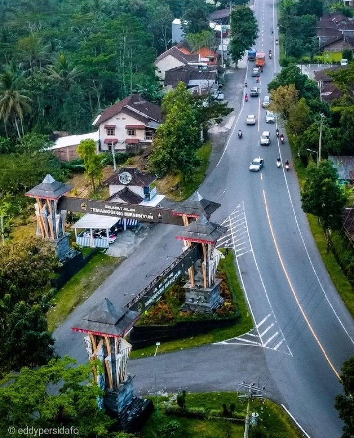 Jateng_Twit's tweet photo. Punya kenangan apa dengan jalan ini lur? https://t.co/eU2ovUNCbs