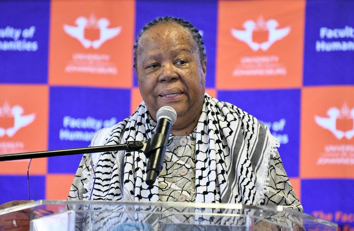 BraHlonisky's tweet image. I repeat......the diplomatic breakdown between USA/SA is beyond Lamola. It requires a seasoned, well-time diplomat with  ample reservoir of diplomacy. Textbook diplomacy is not enough to handle Trump &amp;amp; his cheerleaders.

This is where Mme Naledi Mandisa Pandor would come in handy…