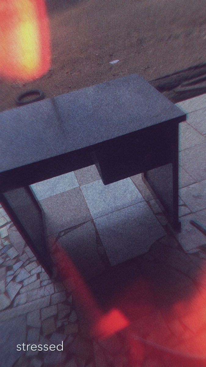 zinocreativehub's tweet image. I got a desk !