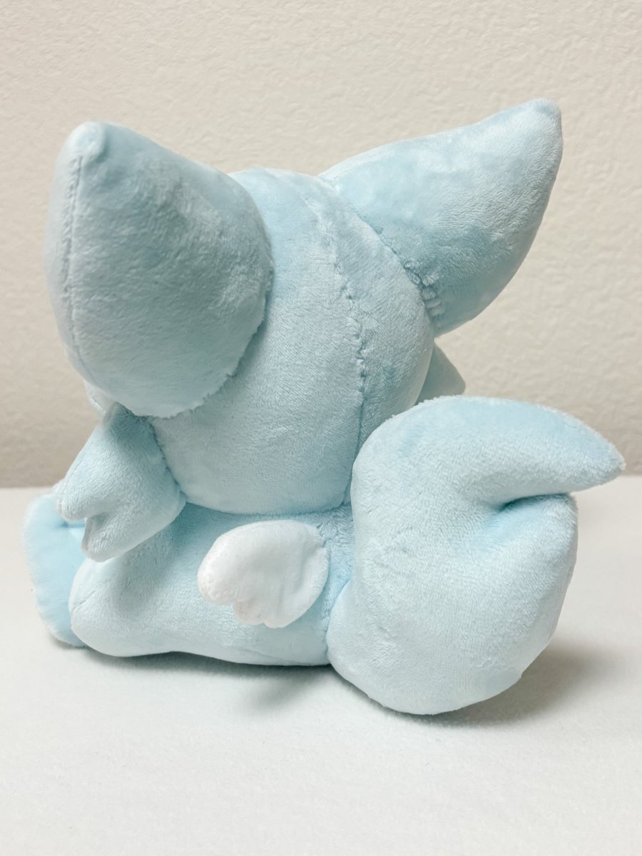 ざんさん（x.com/Z_CUBE_）にホワイトのぬいぐるみを作って頂きました！到着が偶然ホワイトデーだったのでとても嬉しい。
