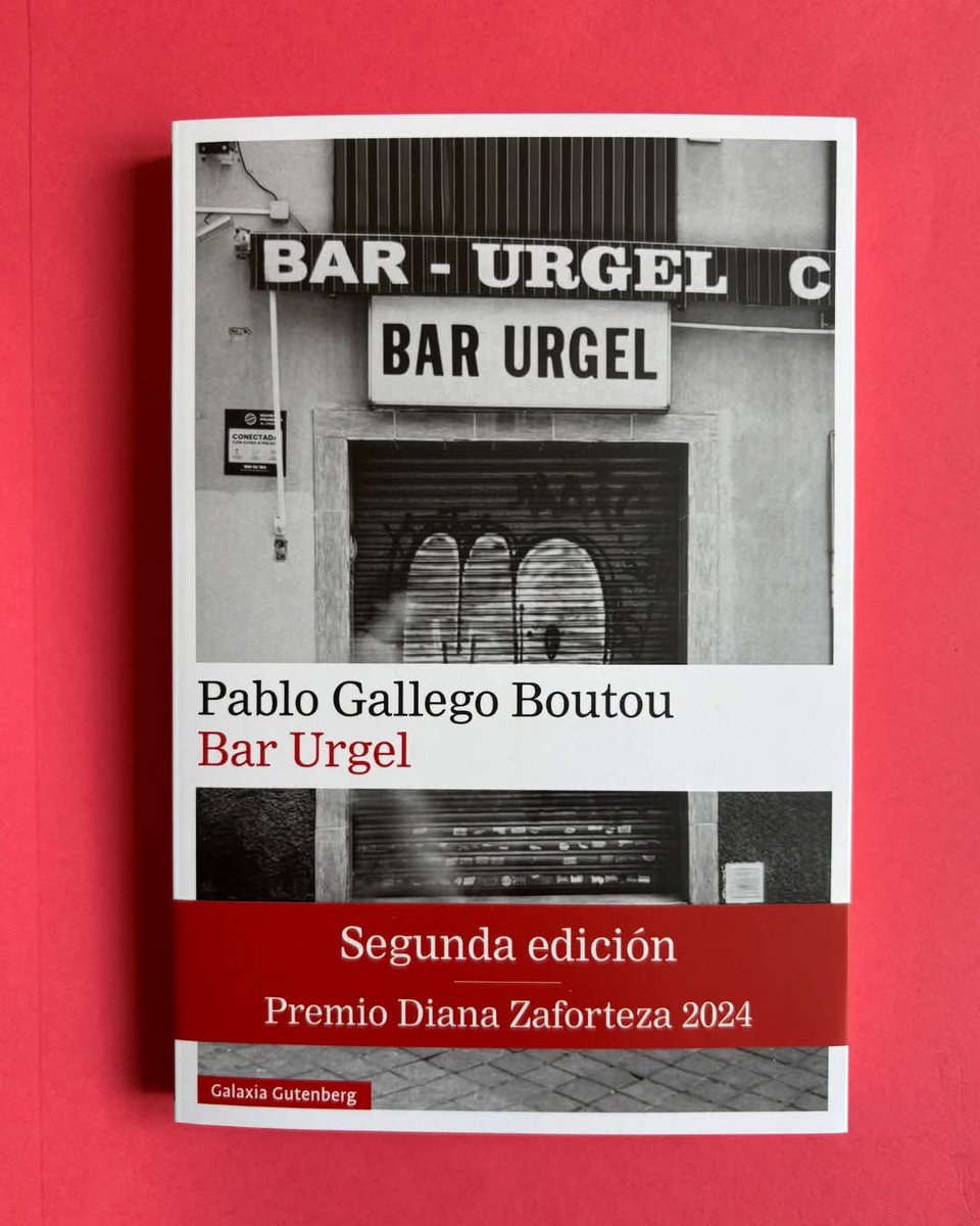 ¡Celebramos que ya son dos las ediciones de «Bar Urgel»! 📚✨ En esta novela iniciática, ganadora del I Premio de Narrativa Diana Zaforteza, <a href="/pablogallegobo/">pablogallegoboutou</a> juega con diferentes estilos en los que combina lirismo y oralidad para iluminar la tragedia con belleza, ternura y humor.