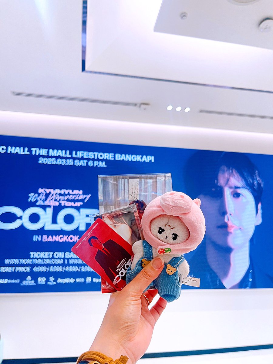 Shinchanie's tweet photo. 250315
KYUHYUN COLORS IN BANGKOK 🇹🇭

오늘 방콕 콘서트가 잘 됐으면 좋겠습니당~~~~😍🥰💟

규현 오빠 ~~ 우리는 행복하게 기다리고 있어요!!! 

규피터들 재밌게 놀아!!!~~💟🫶🏻😘☺️😍

#KYUHYUNCOLORSINBANGKOK
#KYUHYUN #규현 #CHOKYUHYUN #조규현 #圭贤 #キュヒョン https://t.co/Do8Ljp4RFl