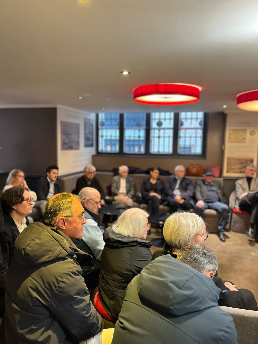 Emmanuel Capus (@emmanuelcapus) on Twitter photo Très belle soirée d’échanges et de réflexions sur les défis de l’Europe sociale. Merci à <a href="/FranckMorel1207/">Franck Morel</a>, Secrétaire national en charge du Travail et de l’Emploi, et <a href="/XavierFournier/">Xavier Fournier 🇨🇵🇪🇺🧂</a>, Secrétaire national en charge de l’Europe, pour vos interventions brillantes ! Très belle soirée d’échanges et de réflexions sur les défis de l’Europe sociale. Merci à <a href="/FranckMorel1207/">Franck Morel</a>, Secrétaire national en charge du Travail et de l’Emploi, et <a href="/XavierFournier/">Xavier Fournier 🇨🇵🇪🇺🧂</a>, Secrétaire national en charge de l’Europe, pour vos interventions brillantes !