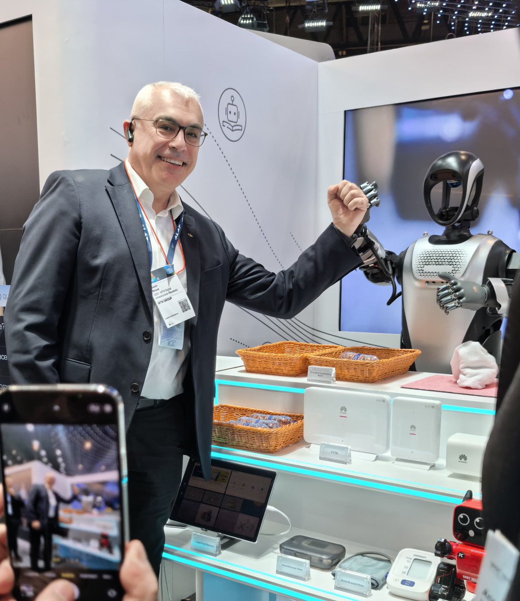 Had a fantastic time exploring cutting-edge AI and robotics innovations at #mwc2025 in Barcelona last week.  The rapid advancements in automation, connectivity, and intelligent solutions are shaping the next era of digital transformation.

Interacting with this humanoid robot was