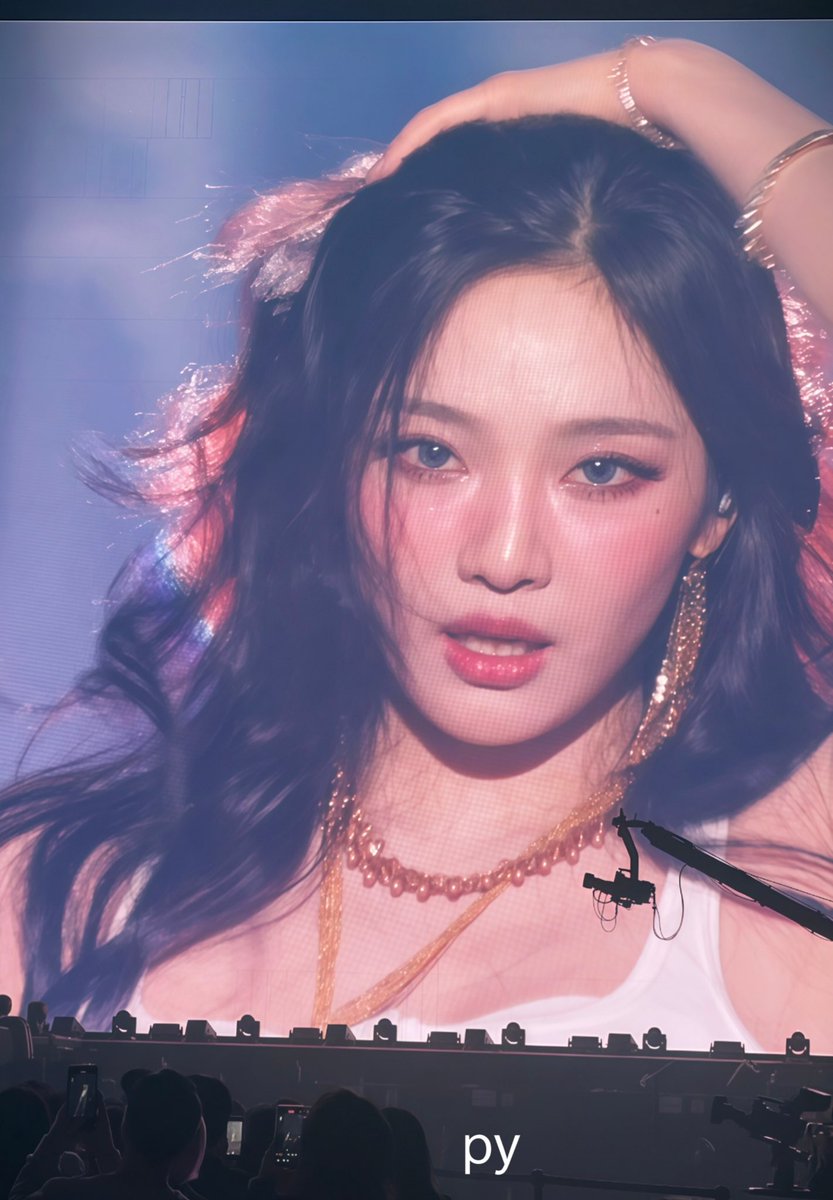 ningning on a big screen... insane