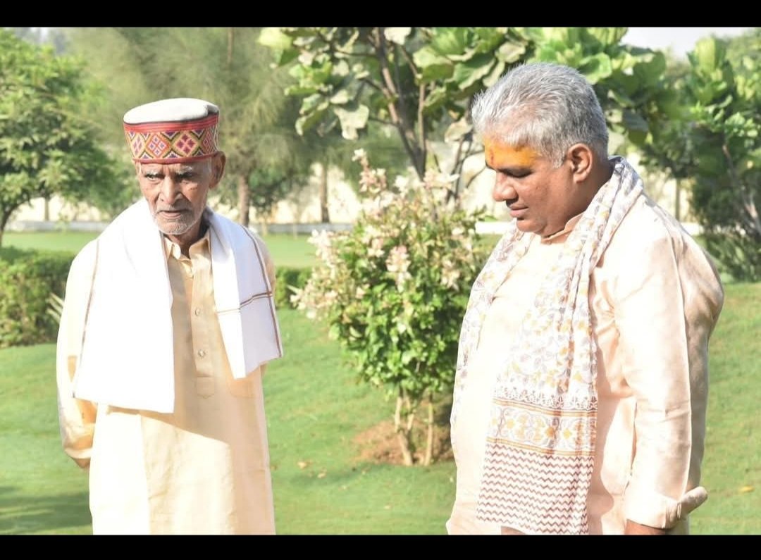केंद्रीय कैबिनेट मंत्री अलवर सांसद आदरणीय भूपेंद्र यादव जी के पिता श्री कदम सिंह जी के देवलोकगमन का समाचार अत्यंत दुखद  है। 
भगवान से प्रार्थना है कि पुण्य आत्मा को शांति प्रदान करें और परिवार को असीम दु:ख को सहने की शक्ति प्रदान करें।
<a href="/Mla_RamhetSingh/">Ramhet Singh Yadav (मोदी का परिवार )</a>
<a href="/Sanjay4India1/">Sanjay Sharma</a>
<a href="/byadavbjp/">Bhupender Yadav</a>