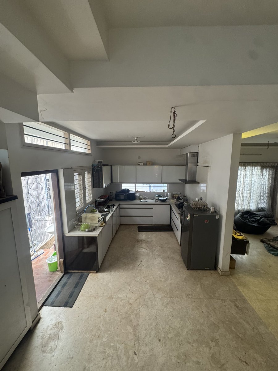 pickled_pretzel's tweet photo. @fmrbangalore @BangaloreRoomi @FlatandFlat @FlatsnFlatmates @twitrbnb ✅ Walk-in wardrobe section
✅ Shared kitchen, fridge &amp; washing machine
✅ Close to Vijaya Bank Layout, BTM Layout, JP Nagar
✅ Parks, gym, market, eateries within 100m
Location: https://t.co/qOsXd5ba5l

DM ASAP on twitter or comment below to secure your spot! https://t.co/Bp1uHalHIg
