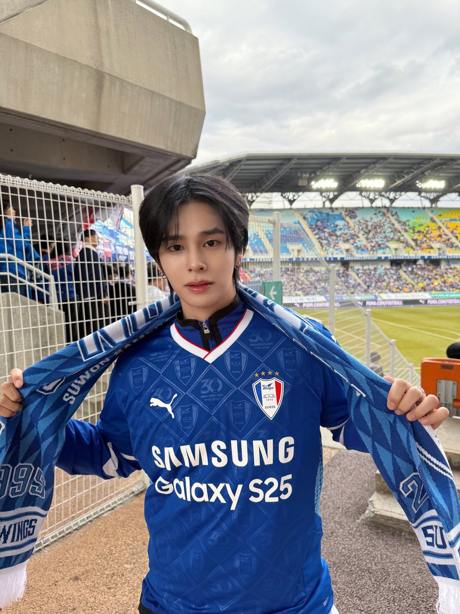 CRAVITY_twt's tweet photo. 첫 축구 직관 너무 즐거웠어요!!
다음엔 무승부 대신 승리요정 할게요💙🤍❤️
#세림 #수원삼성블루윙즈 https://t.co/Yy22p8dXBG