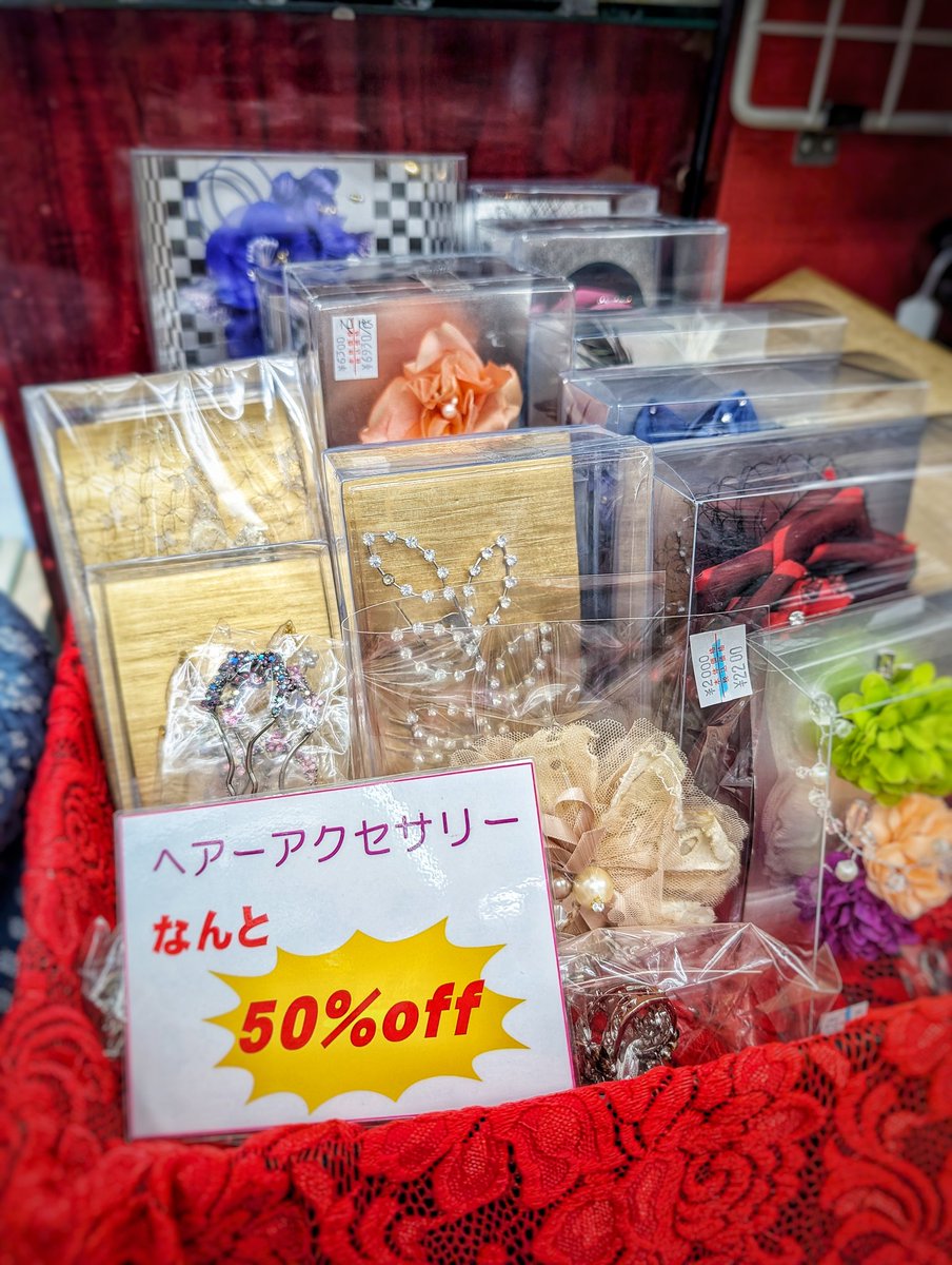 コマチヘアは三店舗では、今年創業100周年を記念して特別セールを行います。

100年のご愛顧に感謝いたしまして、今までに無い特別価格の品々を揃えました！

————————————————

✨ 創業100周年記念セール ✨

📅 期間：令和7年3月16日（日）～3月31日（月）

🌟100周年特別100円ヘアピースコーナー❗