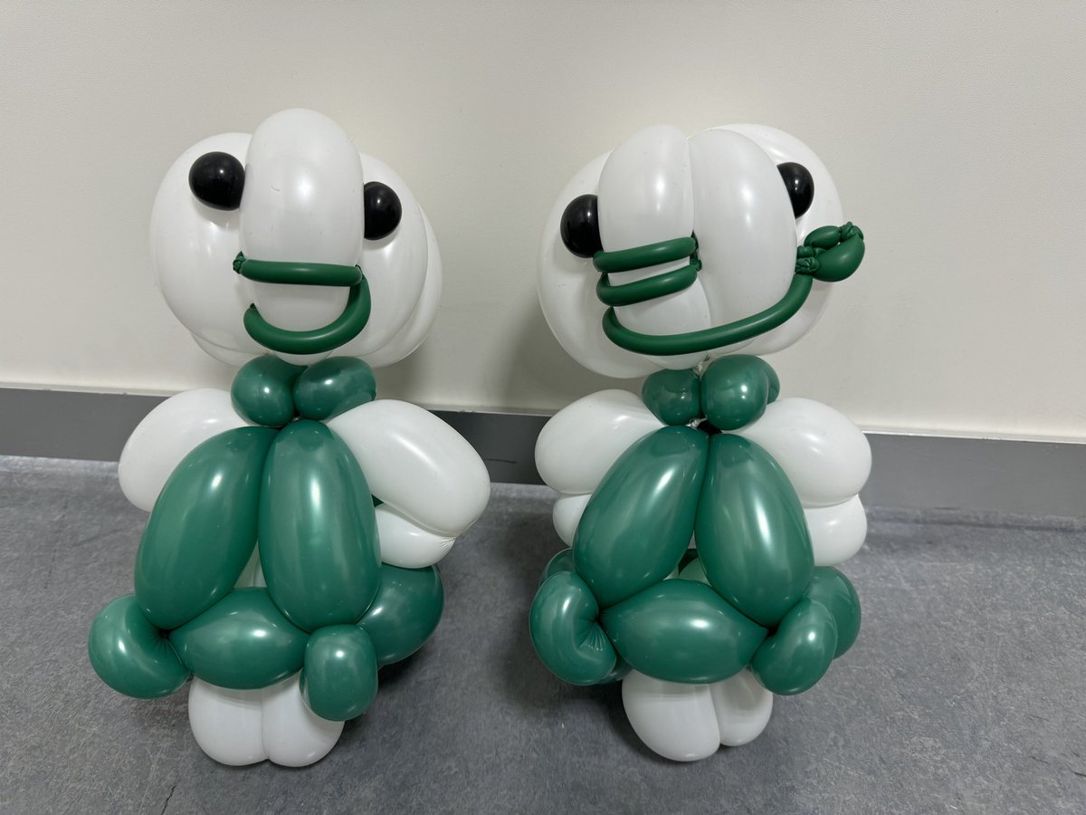 eddiegoodjob's tweet photo. セイムスさんのお客様感謝フェスタでした。
基本的にはパントマイムでしたが、バックヤードでバルーンで作ったのはこちら。
富士薬品さんのキャラで左がフーちゃん、右がジーちゃん、合わせて「フジちゃん」だそうです。
どですか、偉い人!?
#fujichan #富士薬品 #fujiyakuhin https://t.co/F9SZ7zkOYS