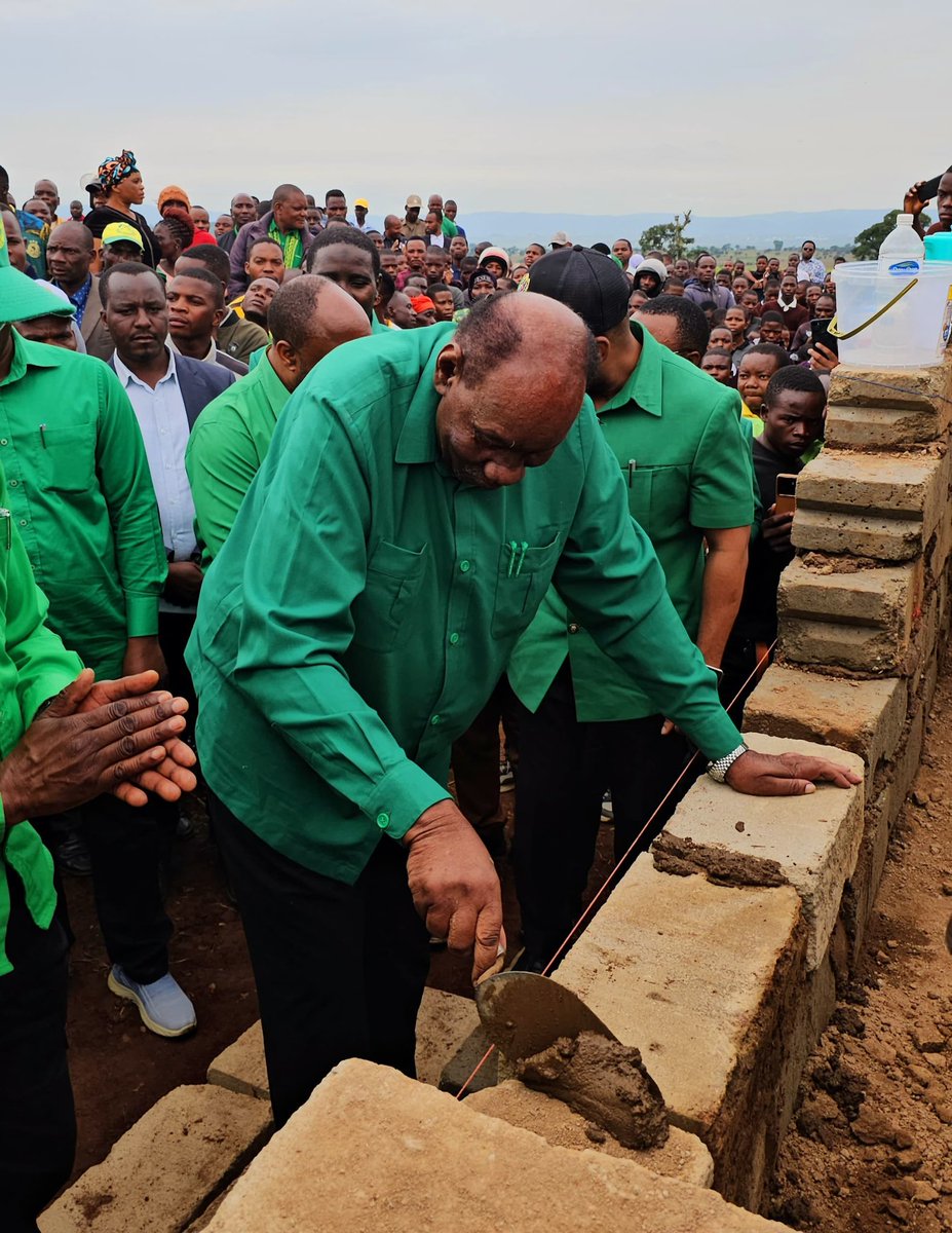SMWasira's tweet photo. Katika kutekeleza Ilani ya @ccm_tanzania tunawekeza katika ujenzi wa Shule.  Tunajenga Taifa la leo na kesho. #TujengeNchi #kazinaututunasongambele #KazinaUtu #TusongeMbele https://t.co/8X17jugJaR