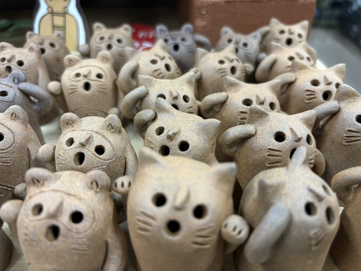 人気の #ねこはにわ に新種が登場♪その名も〝おねだりねこはにわ