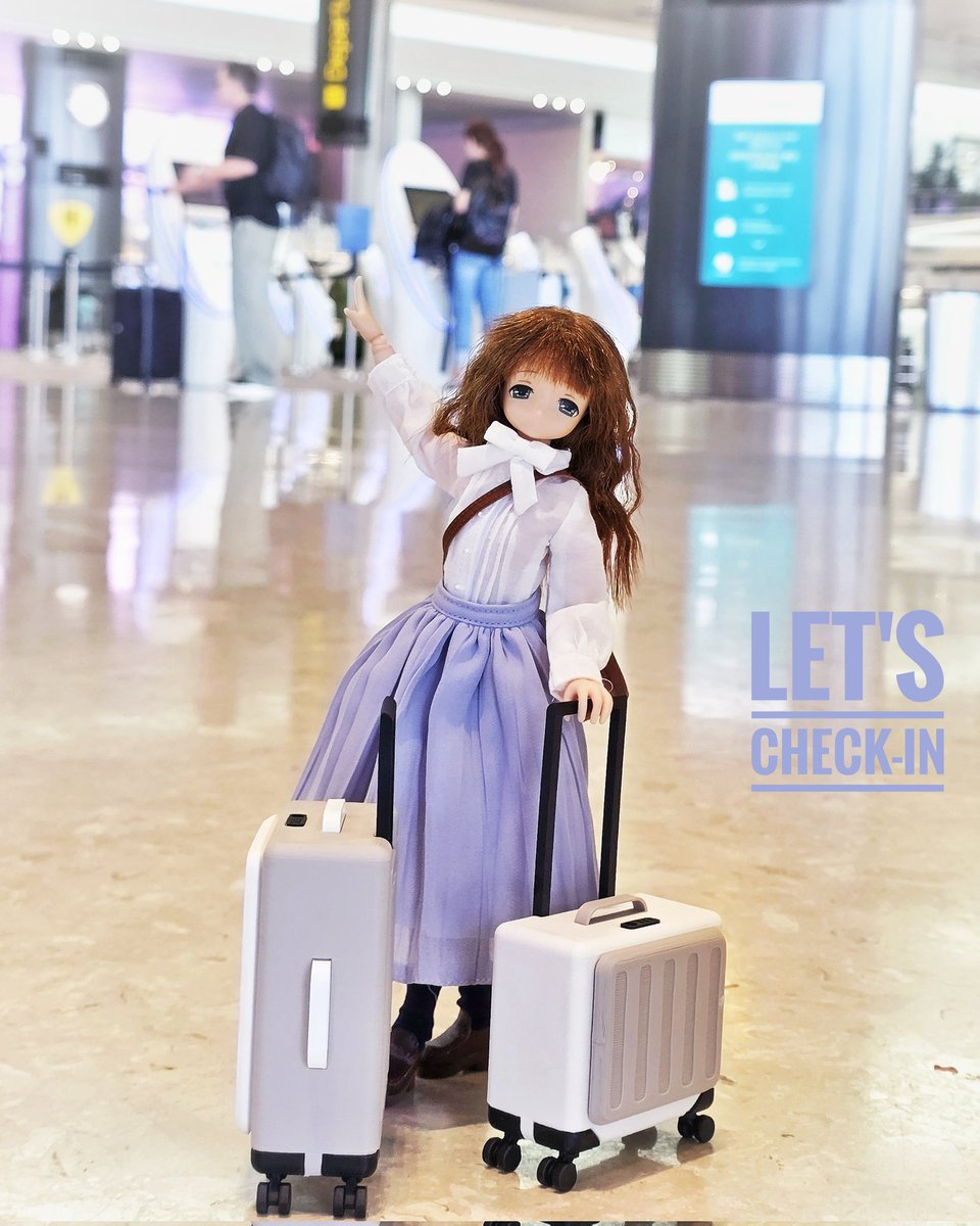 slmka_com's tweet photo. 快啲去check-in我哋啲行李啦！

Let's check-in our luggages!

#azonedoll #airport #travel  #changiairport #checkin #azone #dollphotography #ドール #ドール写真 #アゾン  #アゾンドール https://t.co/NInJrCIT8X