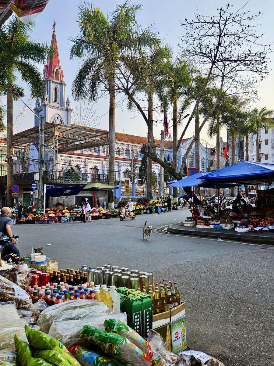 In stunning Lao Cai for a high-level business forum of the Vietnam Chamber of Commerce and Industry, aiming to drive up trade activities and investment in the area (and Vietnam as a whole); but also time for interesting explorations of the city.

I need to do a proper count but