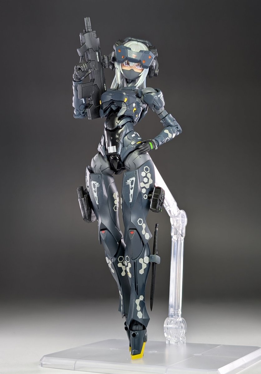 Barnard0079's tweet image. レイラ·クロウModel V2.5 ASSAULT STYLE
本人の要望により最適化され、バージョンアップしたモデル。
手脚の強化と武装の見直しが図られている。
本人曰く非常に満足しているとのこと。
↓……