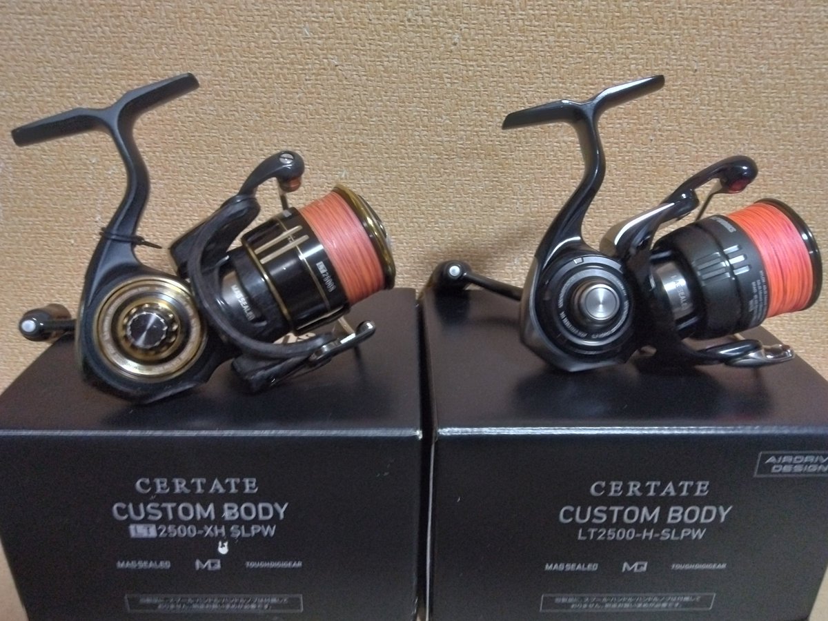 fgc664's tweet photo. 24セルテートカスタムボディとスプールが到着したので、セッティング。意外とボディとスプールの色味に差があるかな？
19セルテートカスタムボディとも比較。24もいいけど19もカッコいい(笑) https://t.co/419y9FG606