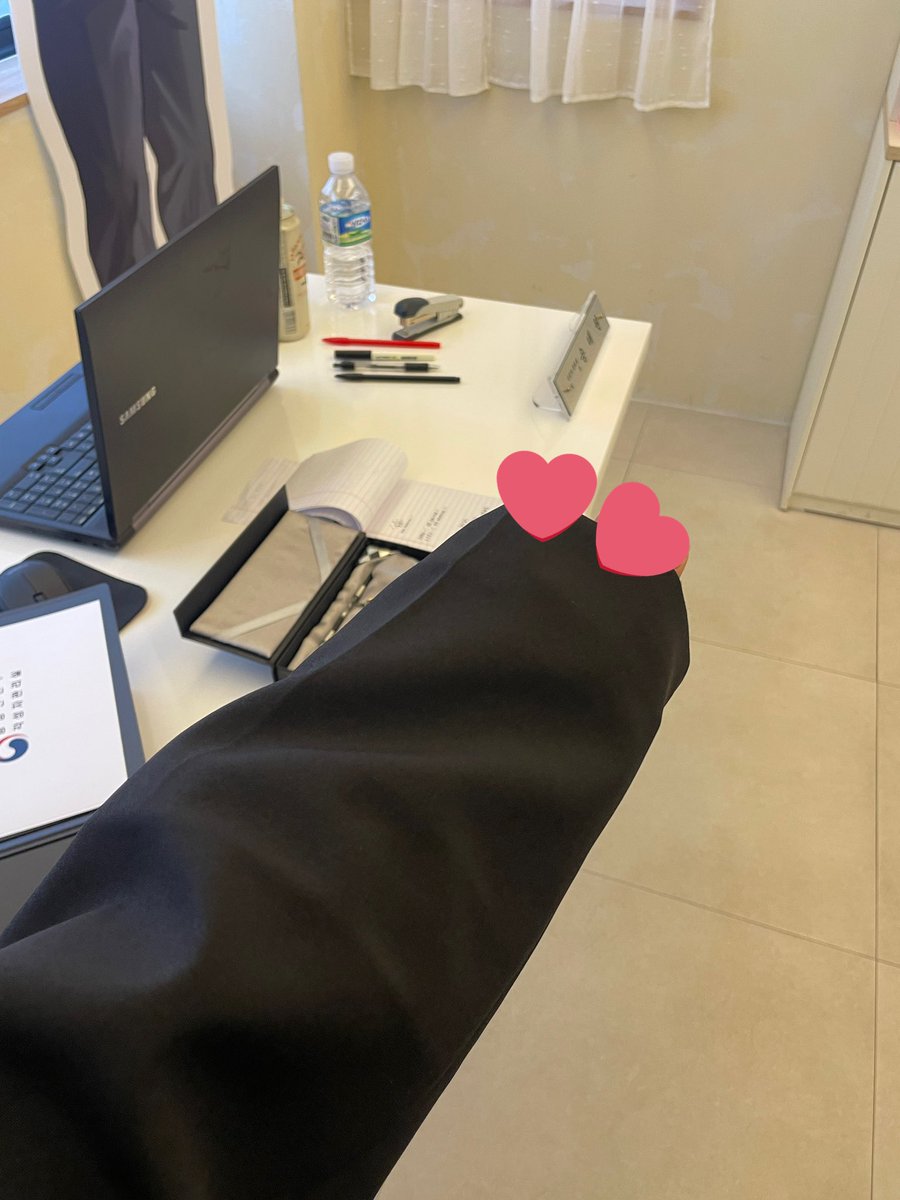 너무 행복한 시간이었습니다ㅎㅎ
자켓 있는 게 진짜 너무 .. 너무입니다 향까지 진짜....주최님의 센스가..ㅠㅠ👍
실장님 대통령 가시죠 모두가 원합니다^^ 

#선물은_괜찮습니다_축하는_감사합니다 
#송이아빠_이제_선생님_하셔야죠 
#샛노란_봄을_맞은_씨앗에게