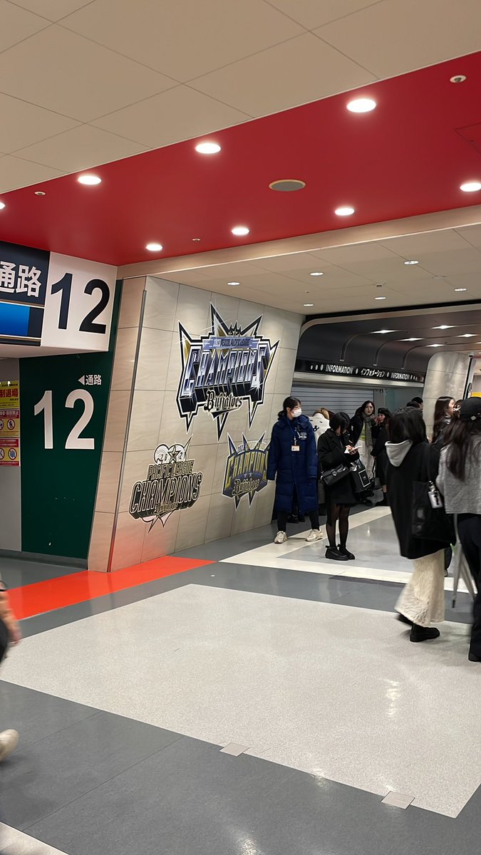S38_27's tweet photo. @samiiiii5621 承知しました！お待ちしております！
12通路前におります https://t.co/QWlN7KxtdS