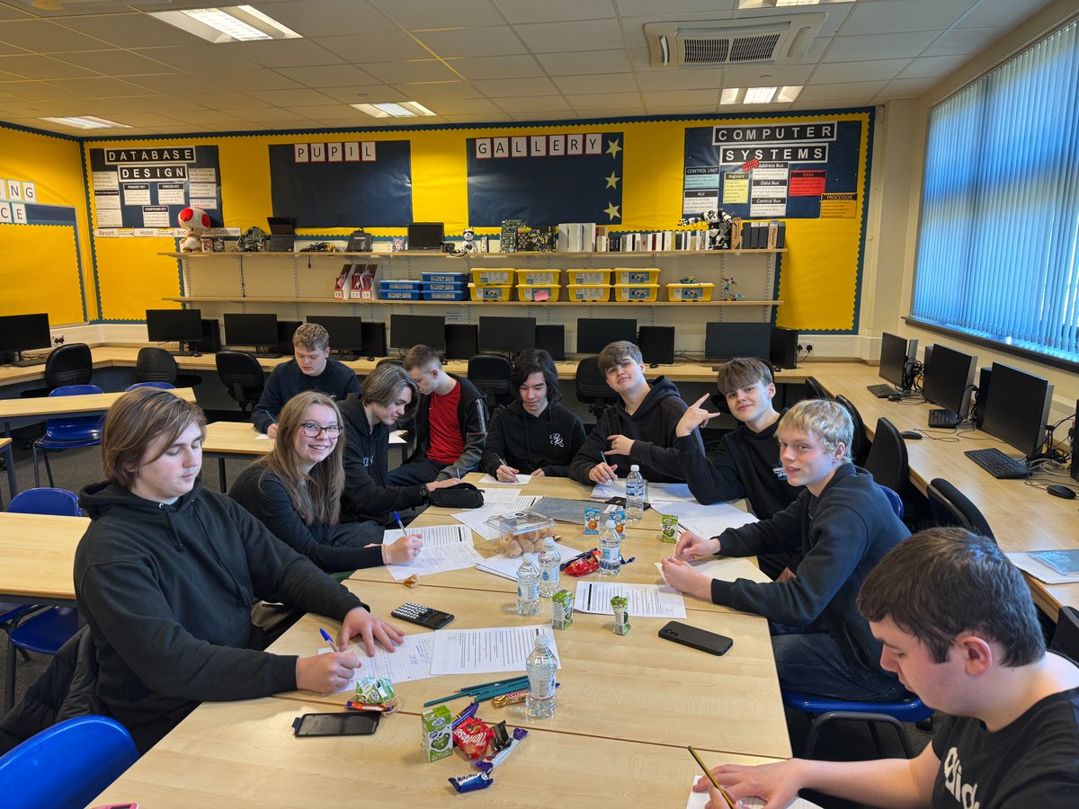 CHS_BusComp's tweet image. Massive respect to our Higher Computing Science &amp;amp; Accounts classes who showed up for supported study this Saturday morning, especially on such a beautiful, sunny day!🌞Putting in the extra effort before the final exams will be worth it. Keep pushing! #HardWorkPaysOff #FinalsPrep