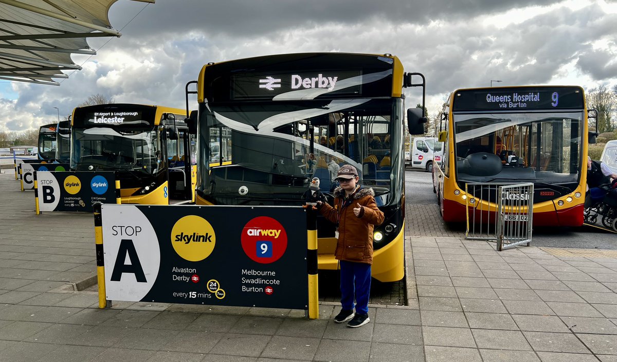 DGRBusAdventure's tweet photo. ✈️Flying visit (no pun intended) to East Midlands Airport, with @trentbartonland’s #skylinkexpress with the super friendly Spike at the wheel. A full house of buses to greet us to! 🚌

#DanielsBusAdventures https://t.co/QJt9mlY7PJ
