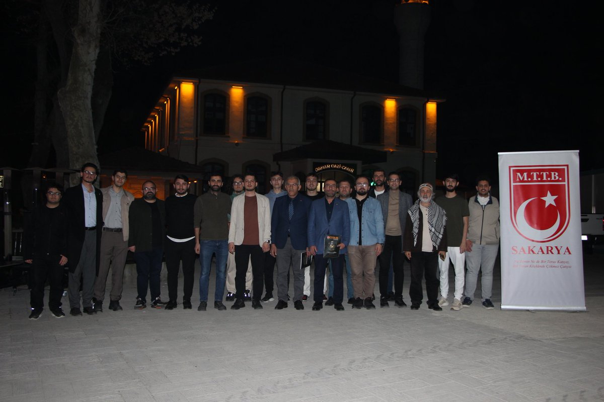 Orhan Camii’nde, teravih namazının ardından “Şiirlerin Işığında Bir Gece” programımızı gerçekleştirdik. 

Programımıza katılan MHP Serdivan İlçe Başkanımız sayın Yaşar Kara ve ekibine teşekkür ederiz.

#MTTB #Ramazan #Serdivan