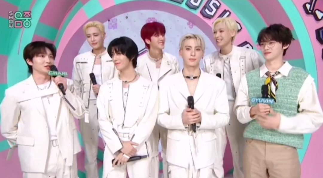yooniquelyjae's tweet photo. So far all Love Race outfits have been fire.
#SF9_LOVERACE_MuCore
#SF9 #LOVE_RACE @SF9official https://t.co/rmJHa70Ihz