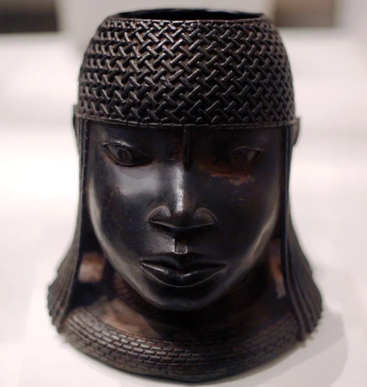 Rio de Janeiro's,Brazil Carnaval festivities feature a remarkable display of Benin Bronze parade, an art masterpieces from 
the Edo people. 

EDO_TO_THE_WORLD 🌎