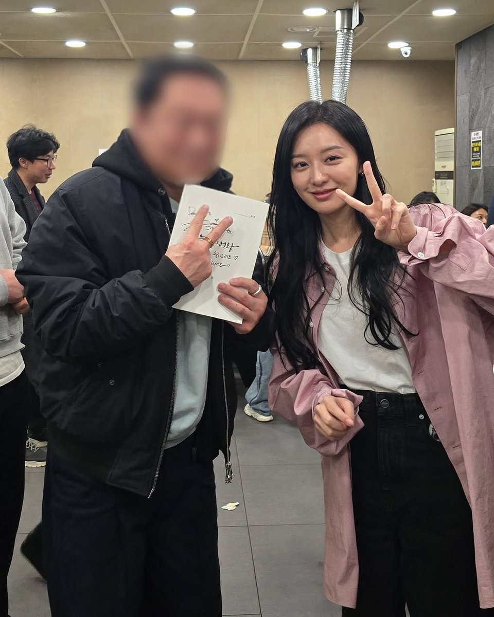 눈여 관계자분이 종방연 뉴짤 올려주셨어!!
아 지원언니 너무 선하고 예쁘다 🥹🩷