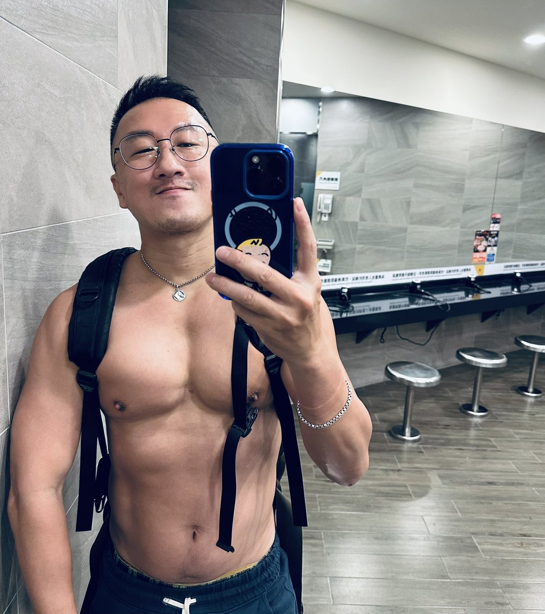 HOWARD HUANG tweet media