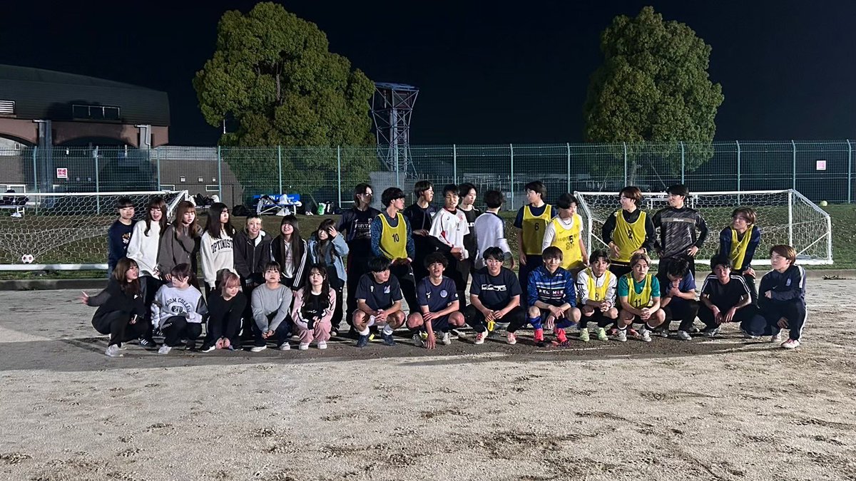 flippppppag's tweet photo. 練習風景を紹介しまーす！😊
最初は男女で仲良く一緒にサッカーをします⚽️
その後は男女で分かれて男子はバチバチしつつ、楽しんでサッカー‼️
女子は楽しく体を動かしています😆
気になった方は遊びに来て見てね🖐️
興味ある方DM待ってます👍
#春から文教
#足立キャンパス
#越谷キャンパス https://t.co/9OMxkktpMk